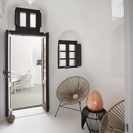 1864 The Sea Captain's House * Oia