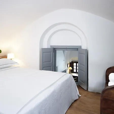 1864 The Sea Captain's House Oia
