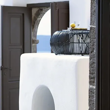 1864 The Sea Captain's House * Oia